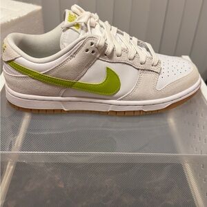 Nike Women's Sneakers White and Lime Green